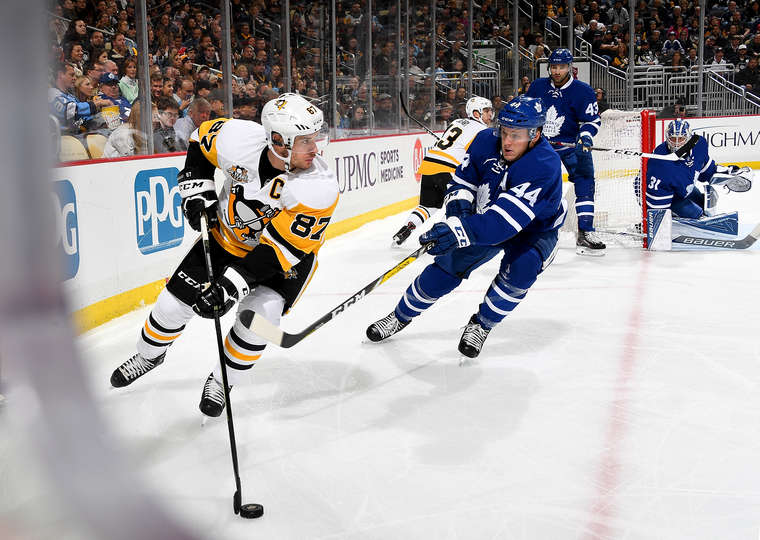 PITTSBURGH, PA - NOVEMBER 12: Sidney Crosby #87 of the Pittsburgh Penguins handles the puck in front of Morgan Rielly #44 of the Toronto Maple Leafs at PPG Paints Arena on November 12, 2016 in Pittsburgh, Pennsylvania. (Photo by Joe Sargent/NHLI via Getty Images)